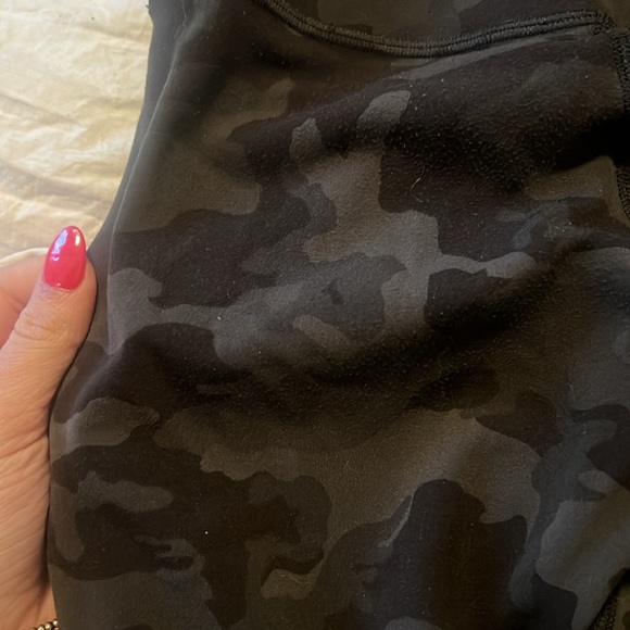 Lululemon - Picture 3 of 4